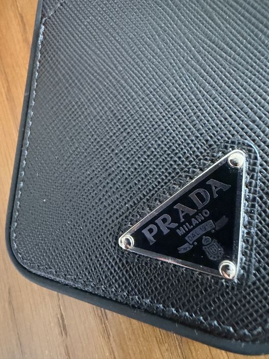 Iphone 15 /16 pro Prada кожен кейс закупуван от магазин на Prada