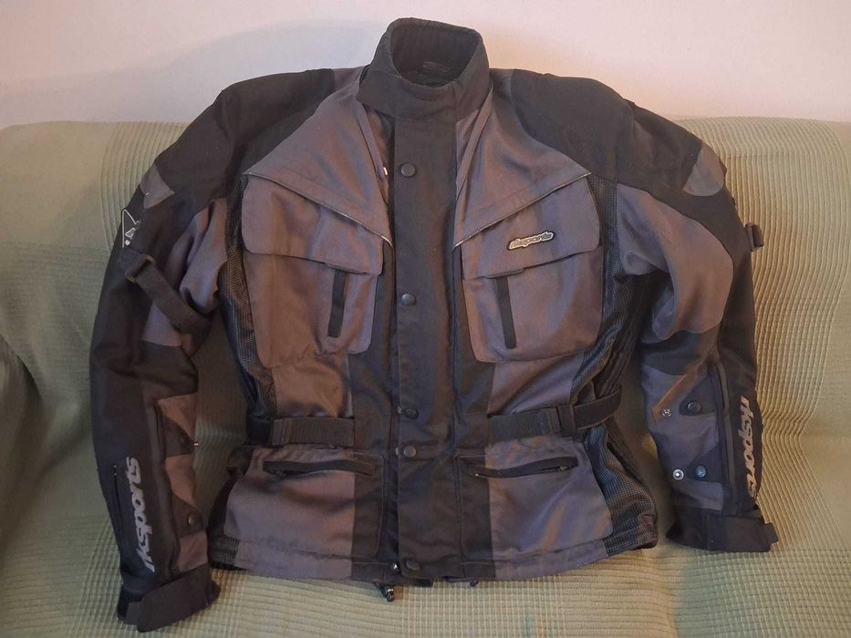 Vand echipament motocicleta (casti, geaca, pantaloni)