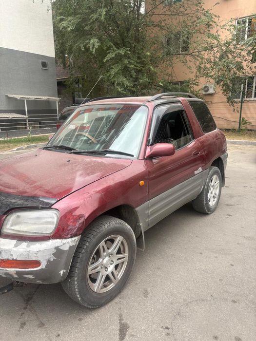 Машина toyota rav 4