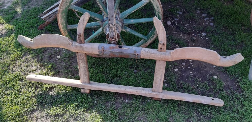 Car/ caruta cu roti de lemn