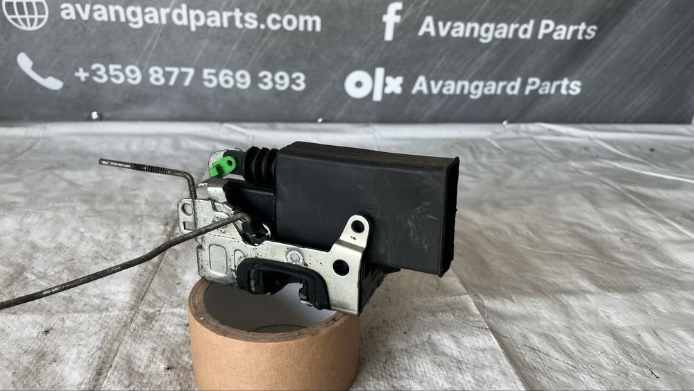 Брава за предна лява врата Dacia Sandero