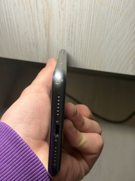 iPhone 11 65 гб телефон в хорошим состояние