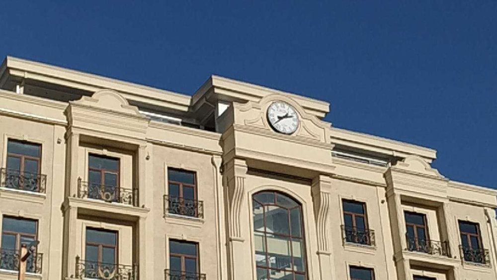 Установка фасадные башенные часы