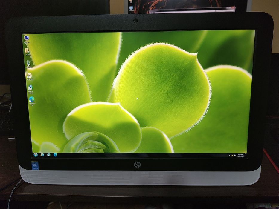 HP All in one 22 inch i5 8giga ram SSD