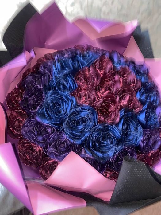 Оригинальный элегантный букет из шелковых лент