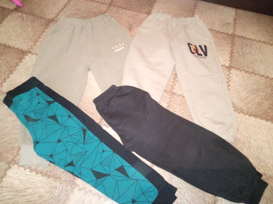 Продам пакет с брюками на мальчика