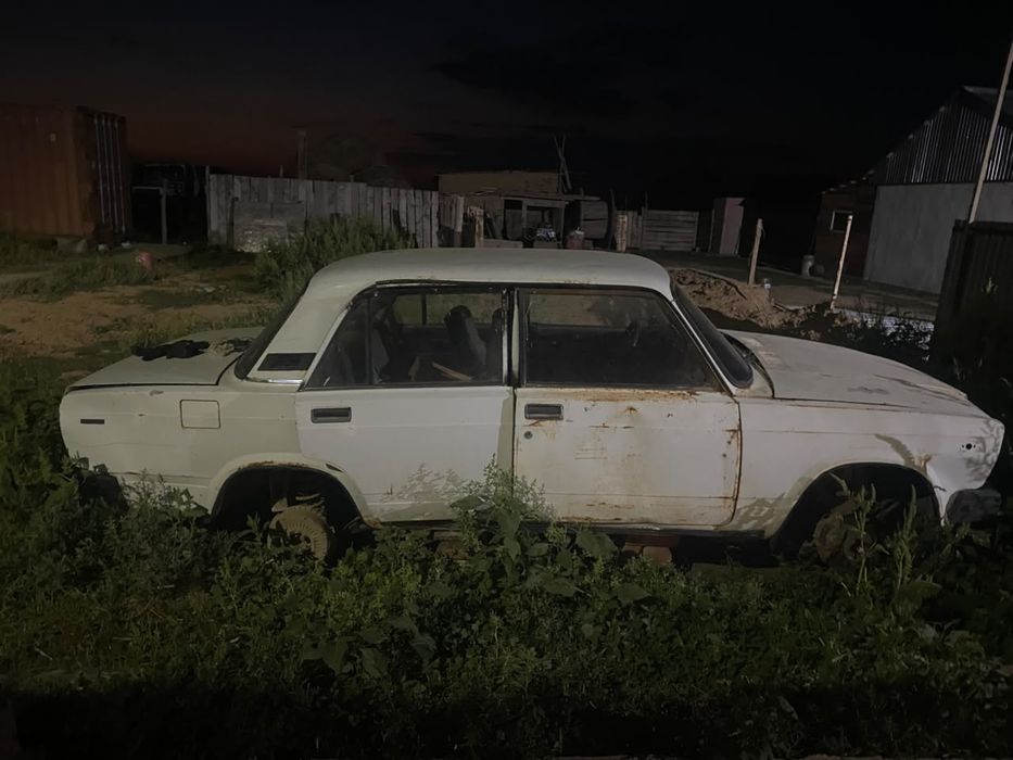 Продам жигули на разбор 2004 года