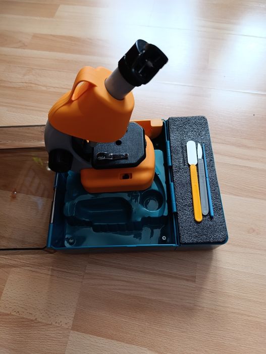 Microscop jucărie