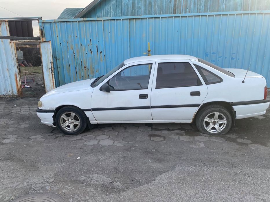 Машина opel vectra A