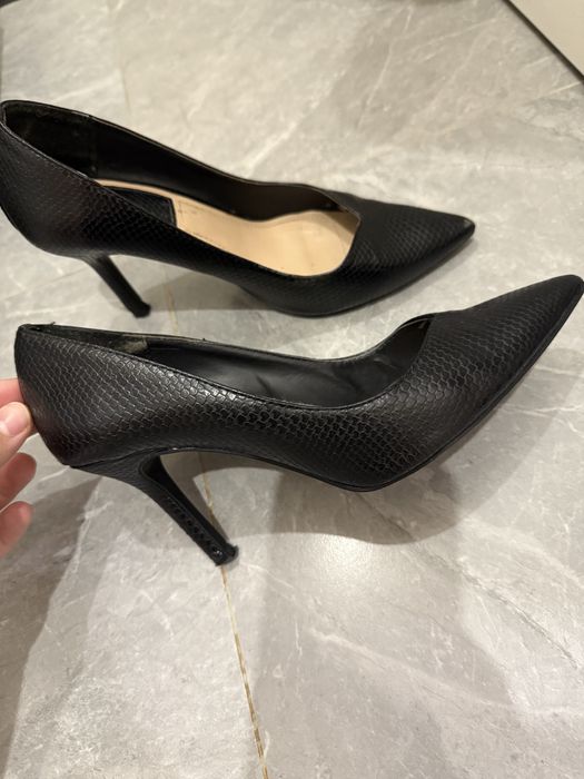 Продам туфли классические Stradivarius!