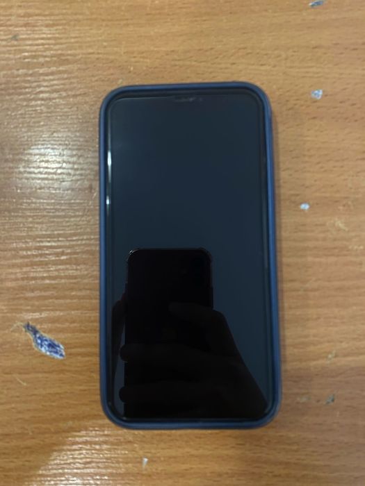 Продам айфон 11