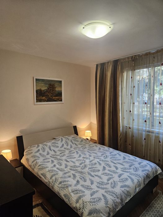 Închiriez apartament cu 3 camere