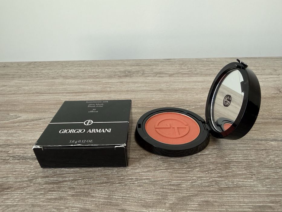 Продам румяна ARMANI luminous silk