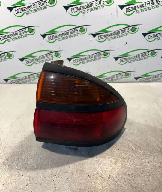 Lampa / Tripla stop dreapta pe aripa Renault Laguna 2000