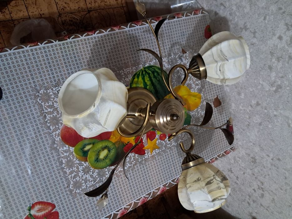Продам люстру недорого