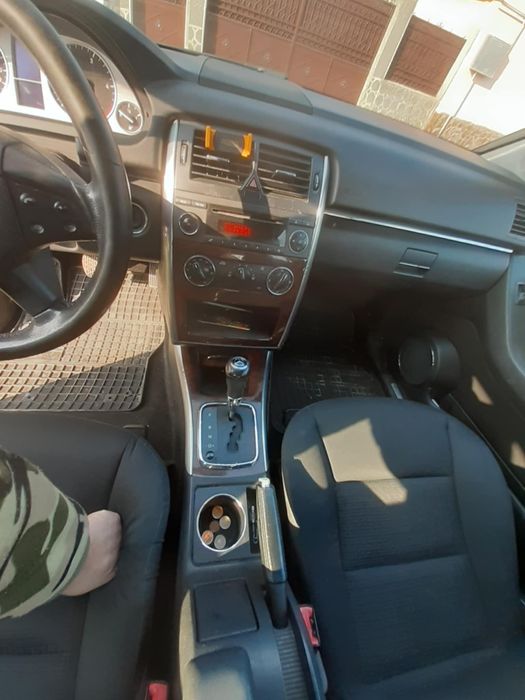 Vând sau schimb Mercedes B 180