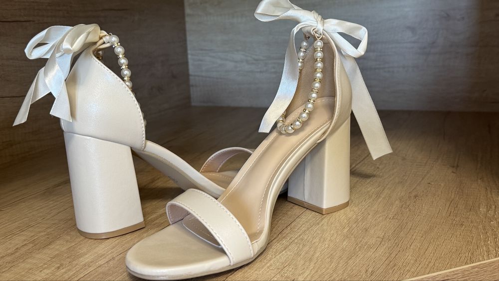 Сандали на ток с перли