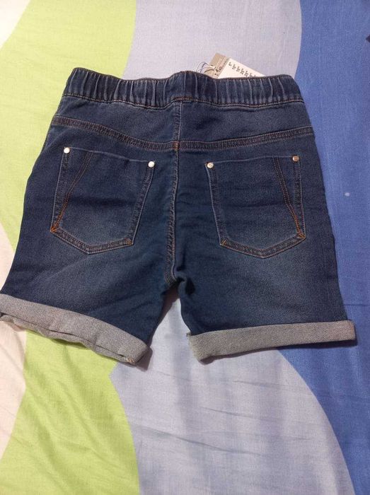 pantaloni scurti de blugi