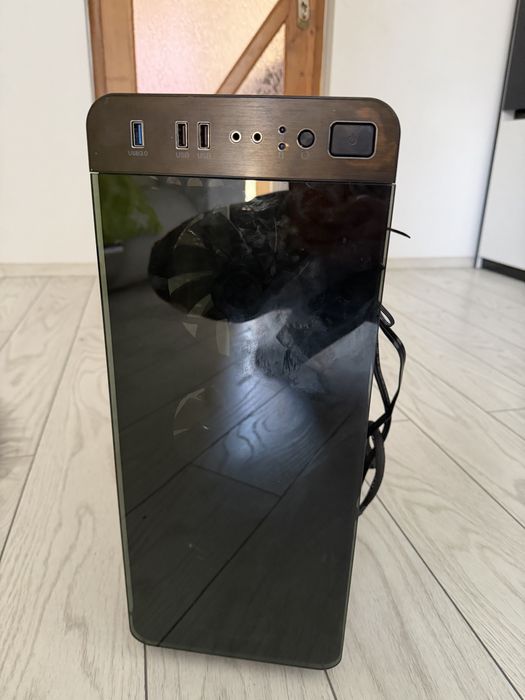 Vand pc de gaming usor sau office