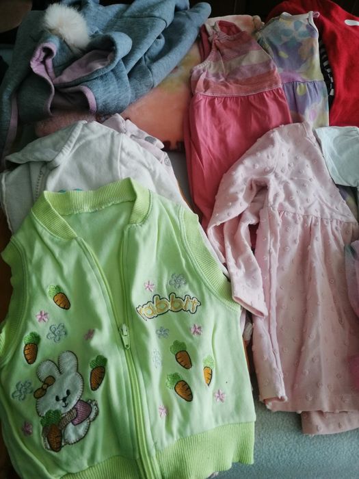 Hăinuțe frumoase și jucării pentru fetița  0-3 ani.