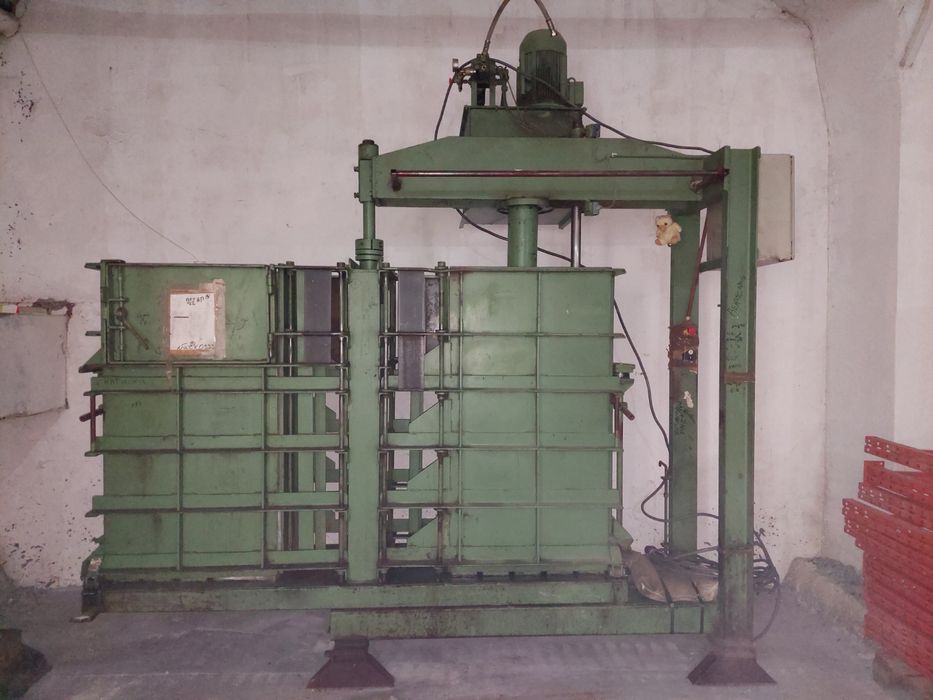 Преса/балировачка за дрехи