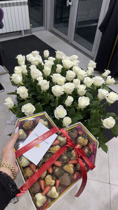 Метровый розы белые
