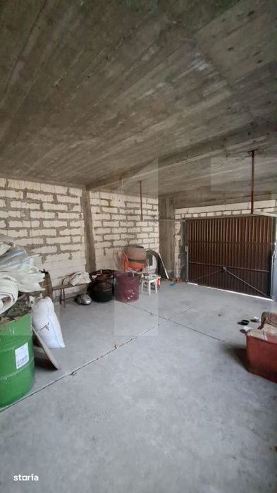 Casa P+M la rosu, teren 582 mp, garaj dublu, doua intrari – Teslui