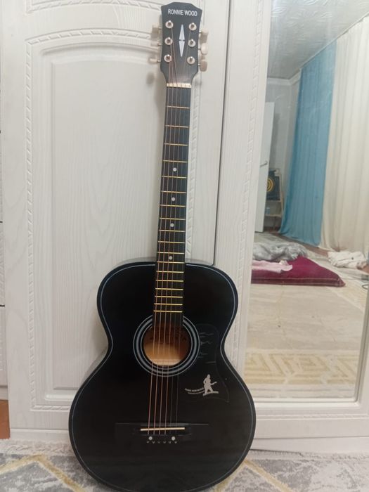 Гитара инструмент