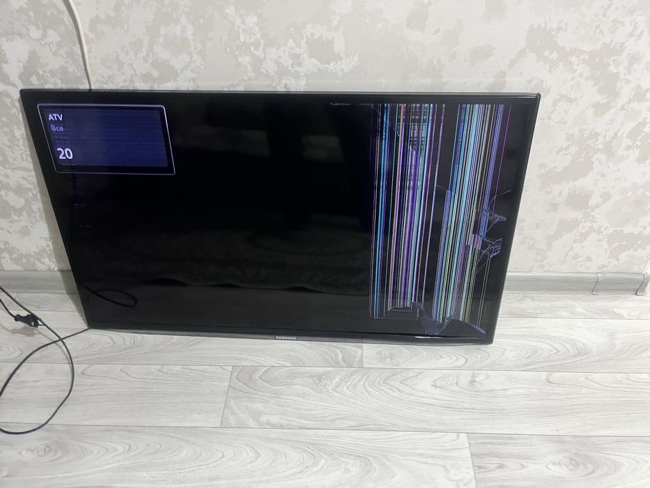 Телевизор экран сломаный