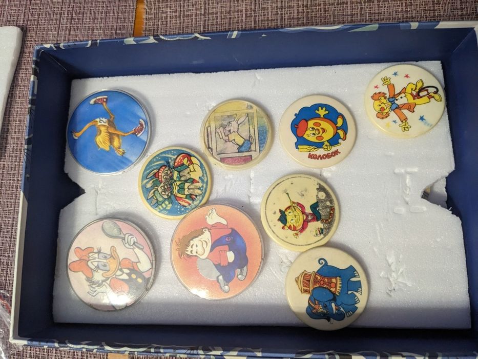 Продам значки советских времён