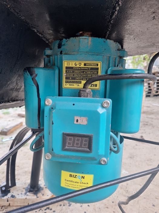 Дробилка зерна  . Жем шөп майдалайды