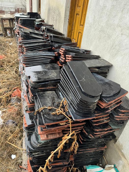 Tigla Solzi Negru Lucios de la Tondach