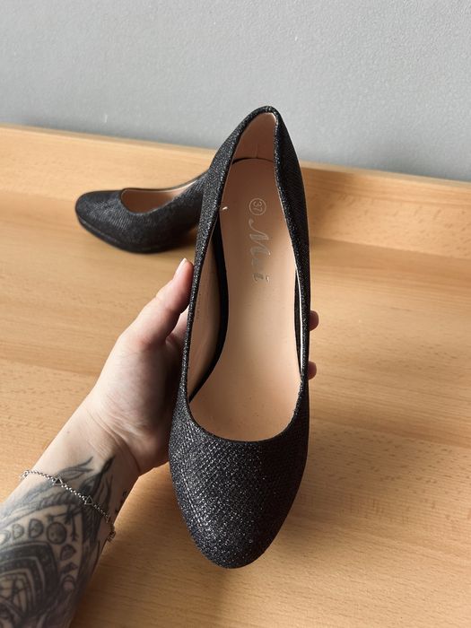 Обувки с висок ток