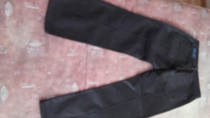 Pantaloni culoare neagra
