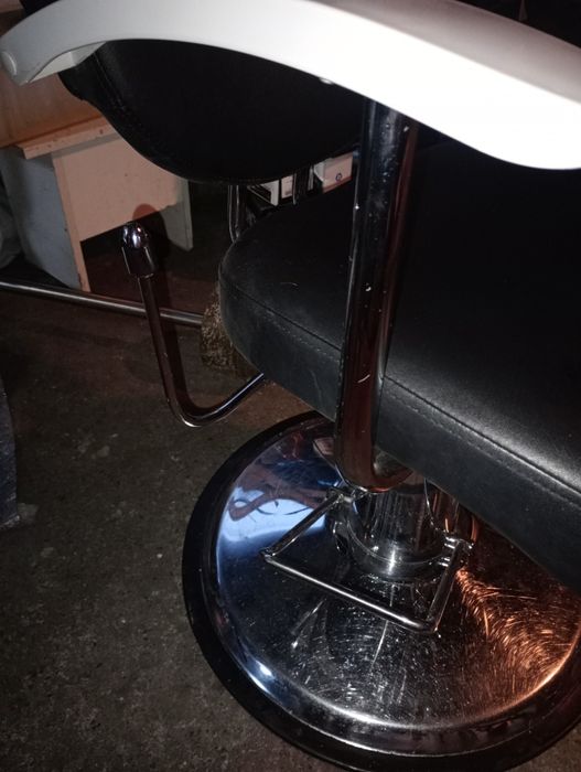 2 броя Перфектни кожени Бръснарски столове