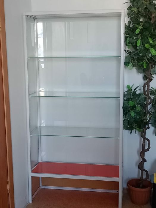 Стеллаж стеклянный