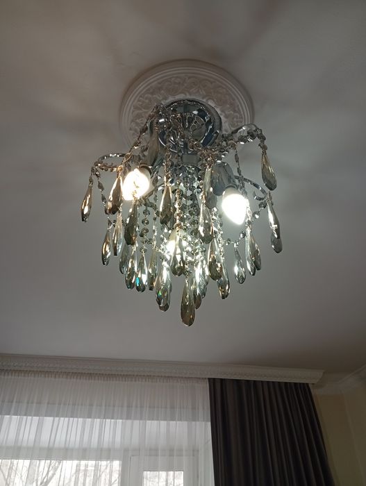 Продам люстру новую