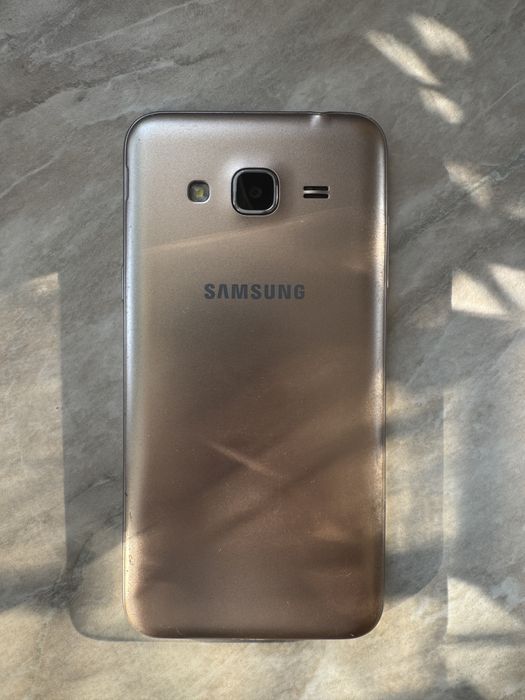 Телефон Samsung J3 2016
