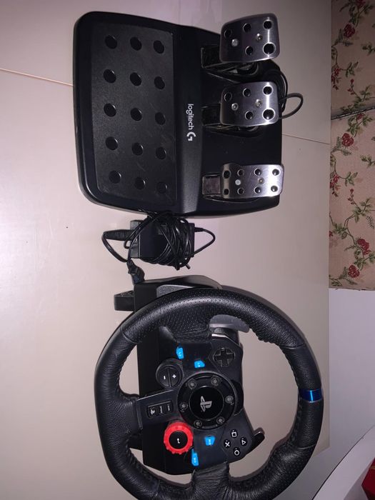 Volan Logitech G29 + pedalier, perfect funcțional, PS5/PS4/PC