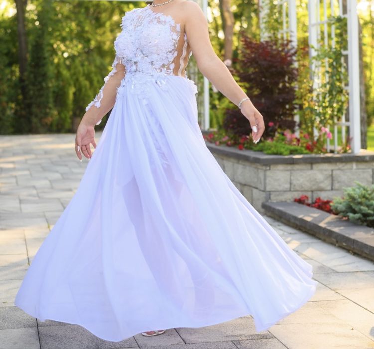 Vand rochie albă