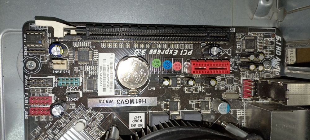 Ona plata H61 Biostar