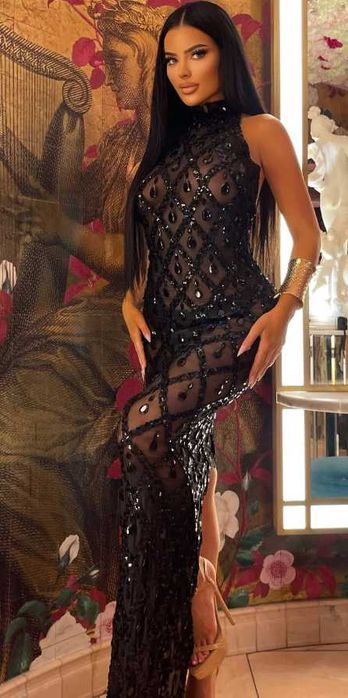 Черна официална рокля с камъни