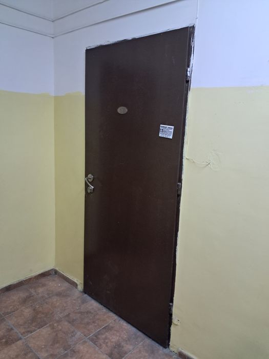 Входная железная дверь б/у