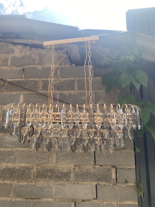 Продам новую красивую люстру