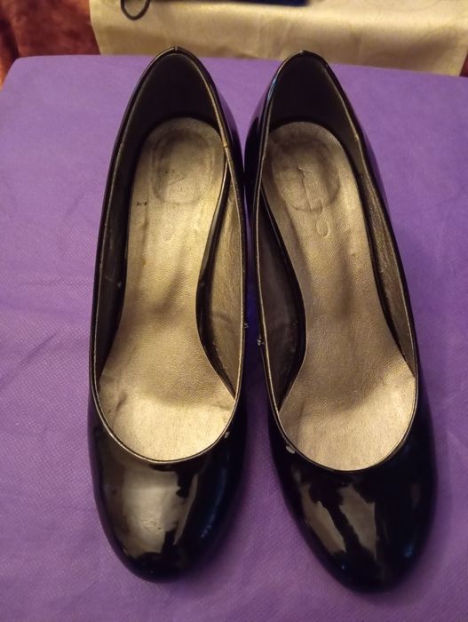 Pantofi de piele lăcuită nr 36