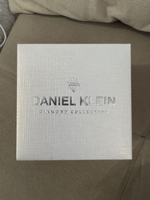 Продавам дамски часовник Daniel Klein Diamond