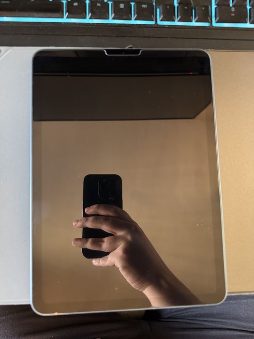 iPad Air 5 64gb (M1 чип), син цвят, като нов