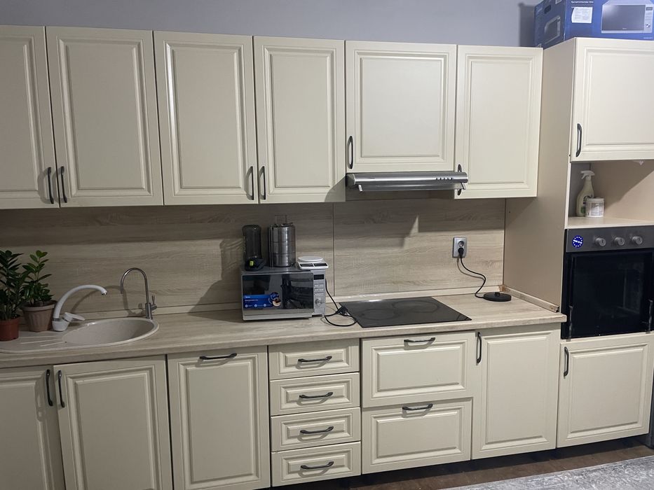 Продам кухонный гарнитур с техникой