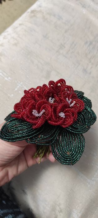 Цветы из бисера поделки