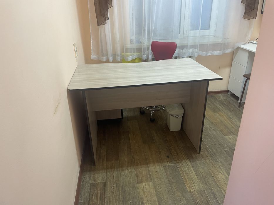 Продам стол……… ……………..